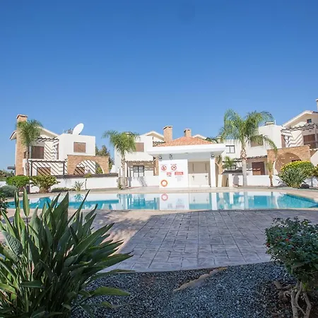 Picture This, Enjoying Your Holiday In A Luxury 5 Star In Sotira, For Less Than A Hotel, Sotira 1203 וילה *